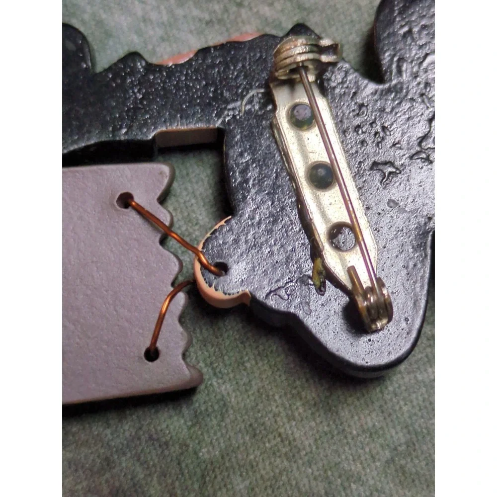The Unbranded Brand halloween brooch